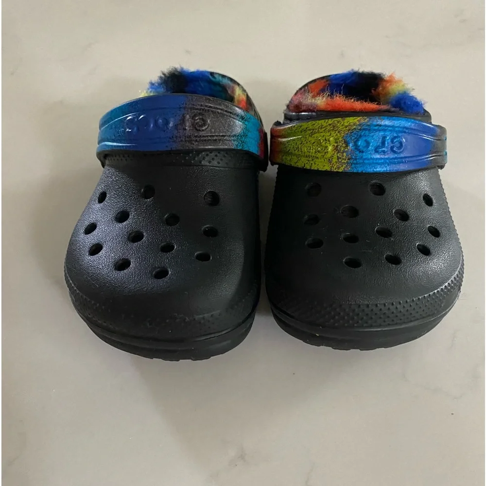 CROCS reposhing this